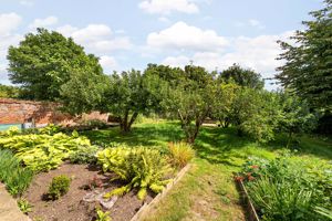 Estate Grounds- click for photo gallery